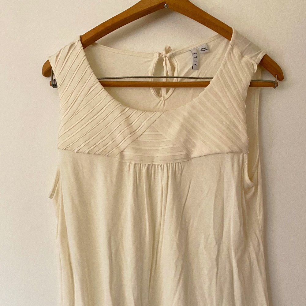 Elle Off-White Sleeveless Blouse